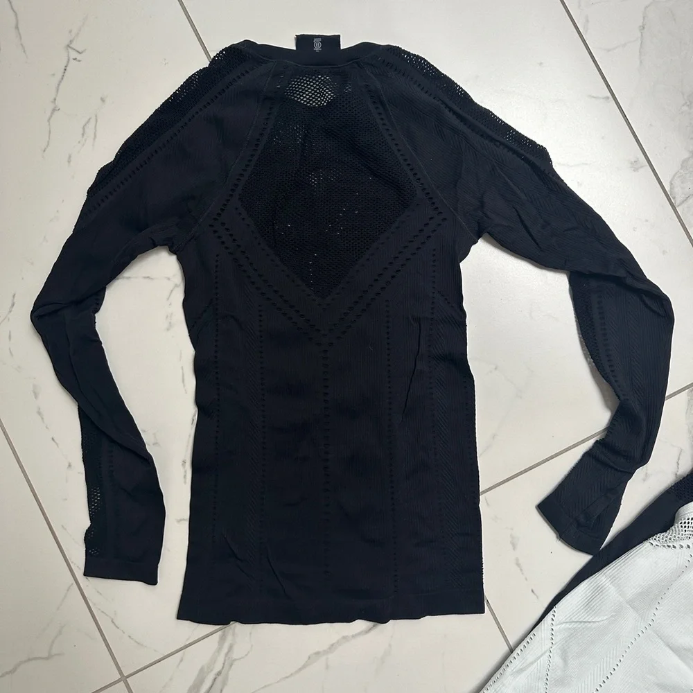 ATHLETA package (will not seperate)
Size Medium - Picture 5 of 6